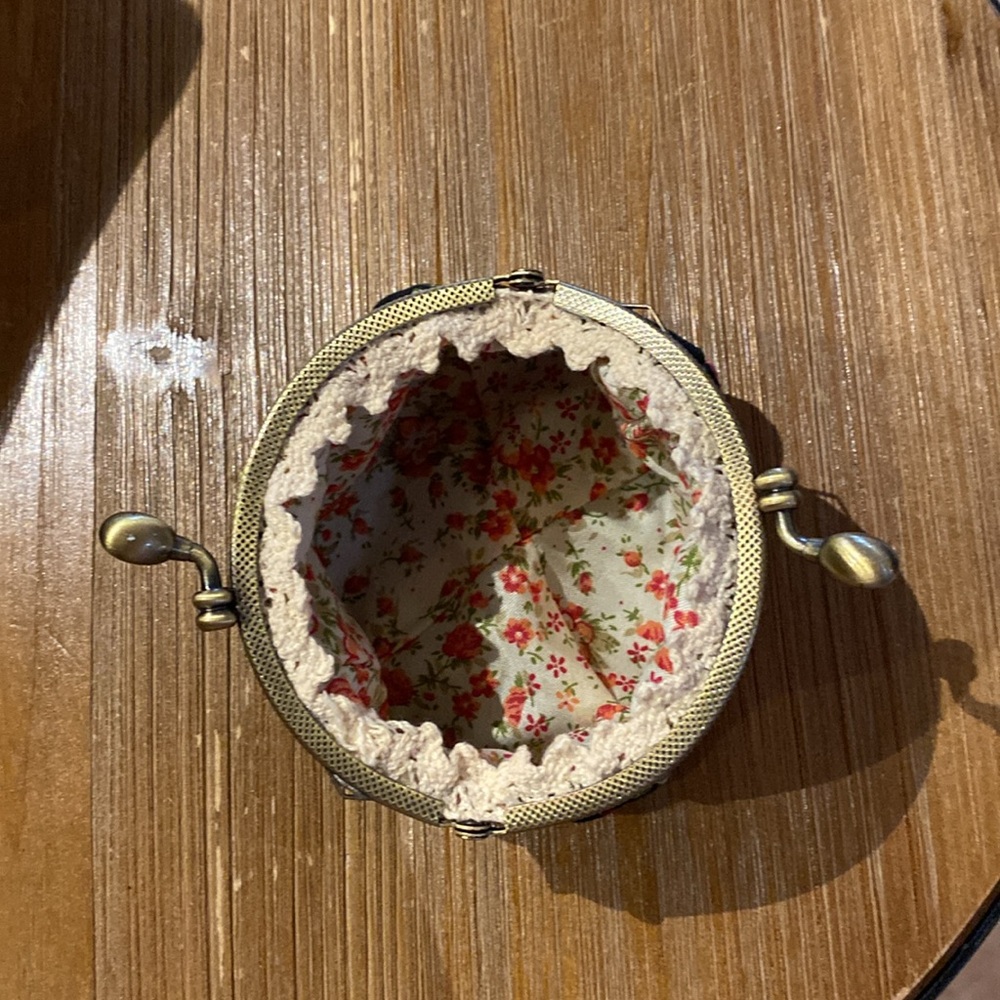 Vintage style Retro Coinpurse - Picture 2 of 5
